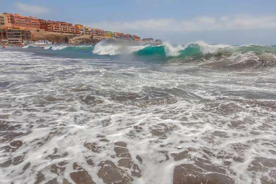 Oleaje en las playas de Telde/Antonio Rico.